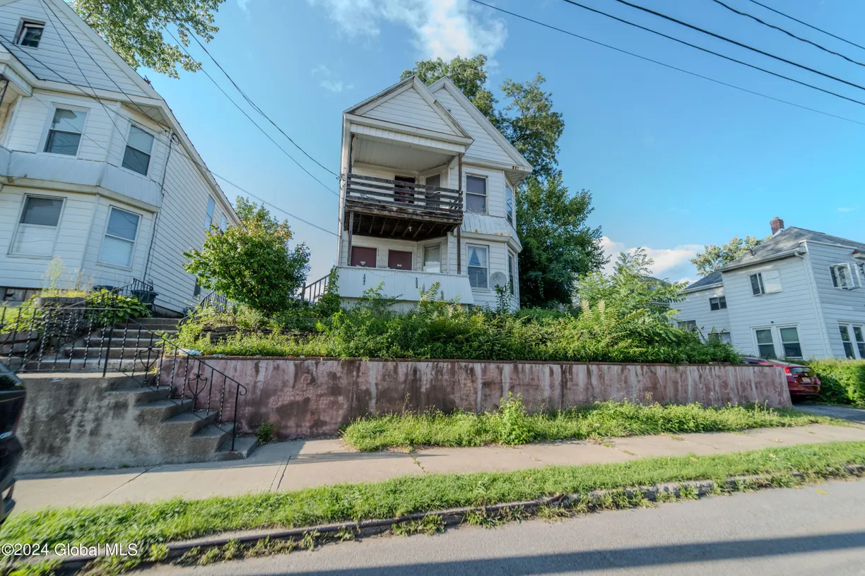 Hudson Valley Real Estate | View 1059-1061 Pearl Street | 4 Beds, 2 Baths