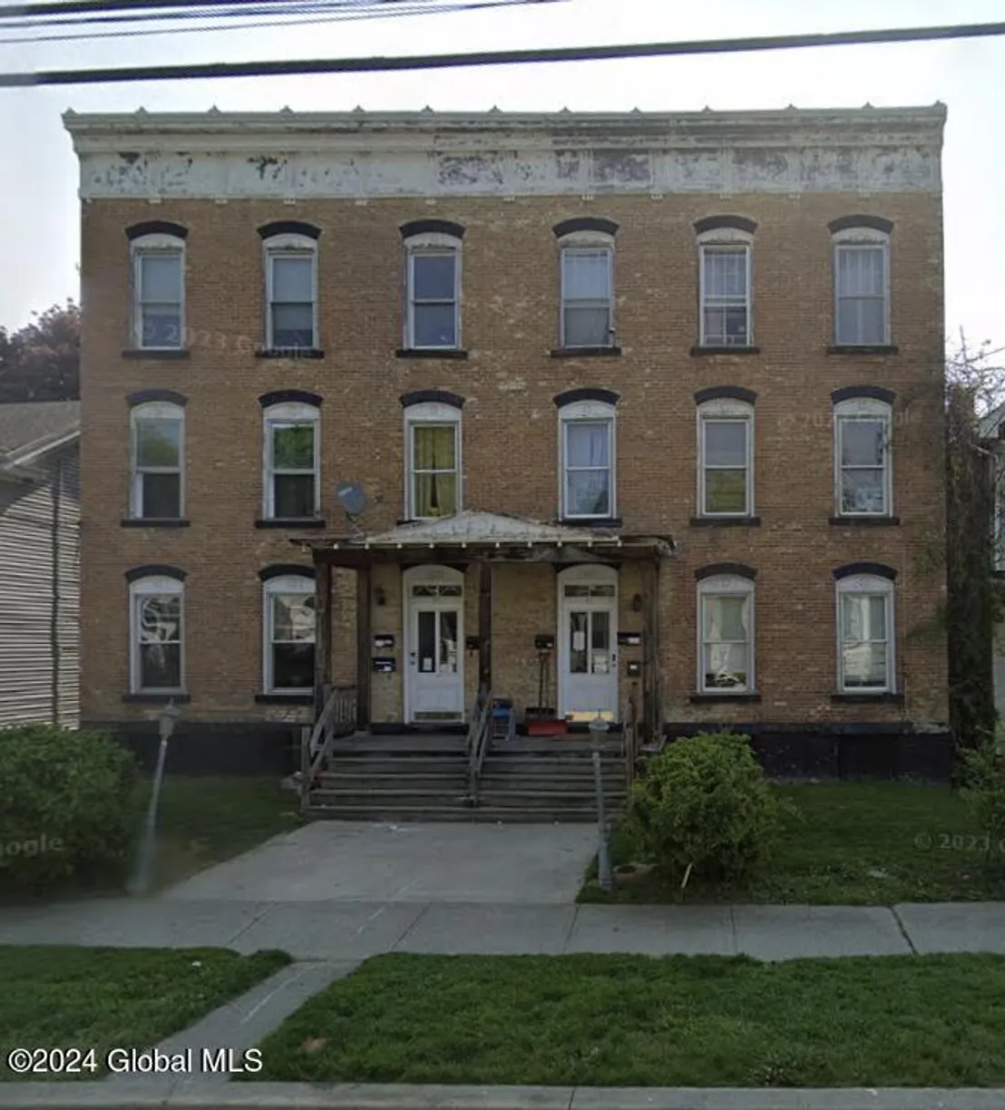 Hudson Valley Real Estate | View 57 1/2 Saratoga Avenue | 3 Beds, 1 Bath