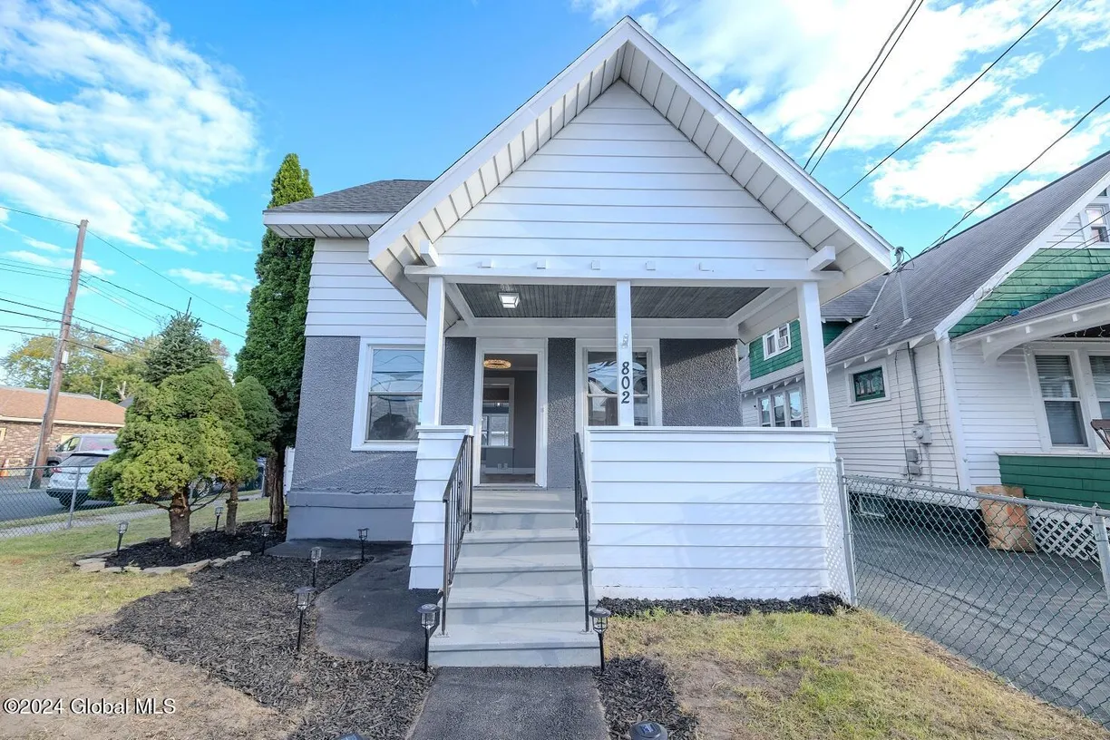Hudson Valley Real Estate | View 802 Michigan Avenue | 4 Beds, 2 Baths