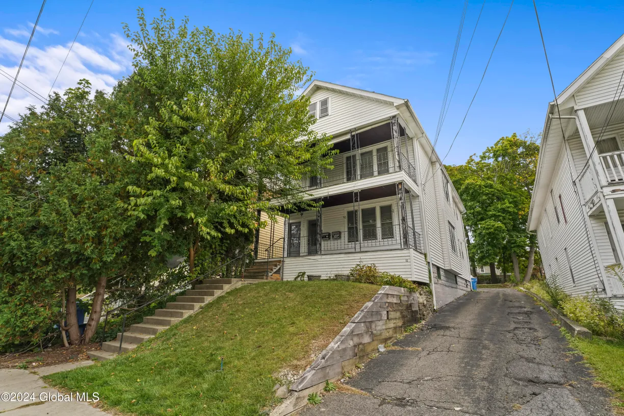 Hudson Valley Real Estate | View 52 Pinewood Avenue | 6 Beds, 2 Baths