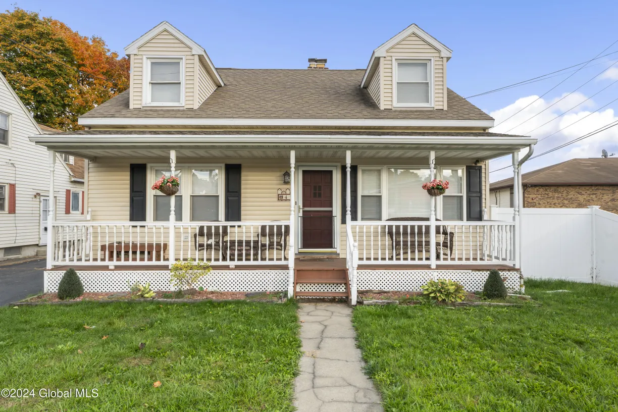 Hudson Valley Real Estate | View 41 Saratoga Avenue, 1st floor | 3 Beds, 1 Bath