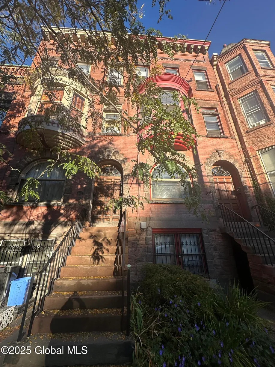 Hudson Valley Real Estate | View 39 S Lake Avenue, Unit #4 | 1 Bed, 1 Bath
