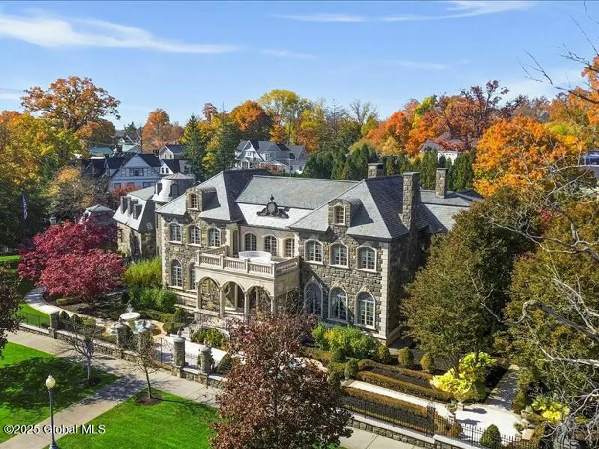 Hudson Valley Real Estate | View 637 North Broadway | Listing