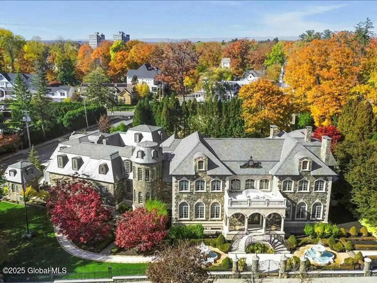Hudson Valley Real Estate | View 637 North Broadway | 6 Beds, 7 Baths
