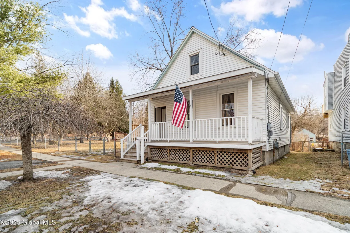 Hudson Valley Real Estate | View 92 Partition Street | 3 Beds, 1 Bath