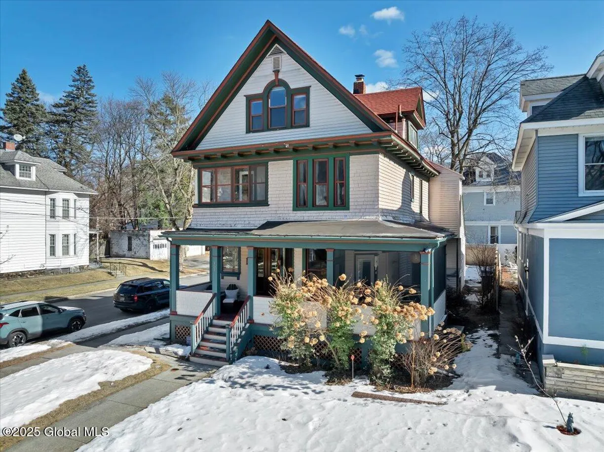Hudson Valley Real Estate | View 121 N Pine Avenue | 6 Beds, 3 Baths