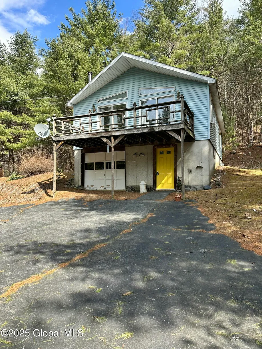 Hudson Valley Real Estate | View 811 New Hague Road | 2 Beds, 1 Bath