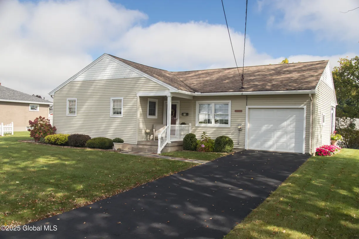Hudson Valley Real Estate | View 20 New Street | 3 Beds, 1 Bath