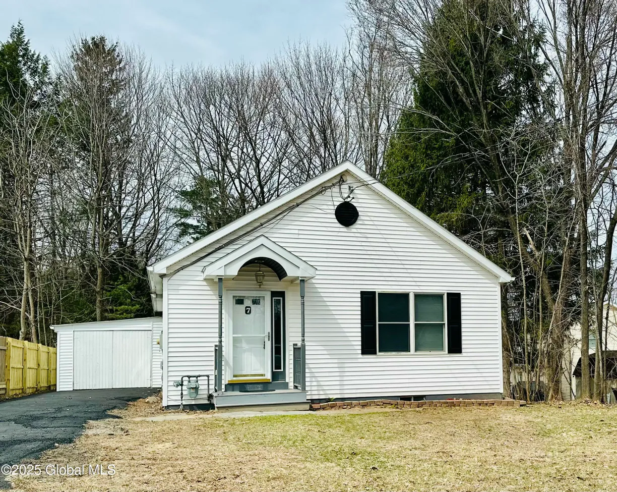 Hudson Valley Real Estate | View 7 N Reineman Street | 4 Beds, 2 Baths