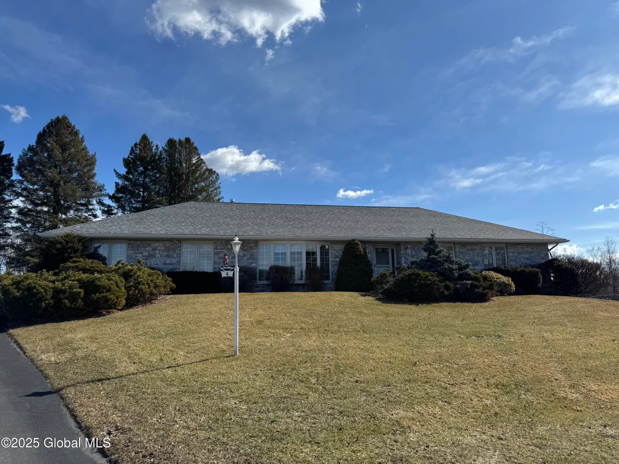Hudson Valley Real Estate | View 4 Buttercup Court | 3 Beds, 3 Baths