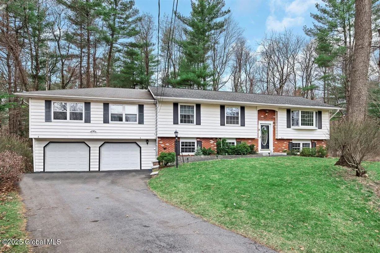 Hudson Valley Real Estate | View 8 Nutmeg Court | 6 Beds, 3 Baths