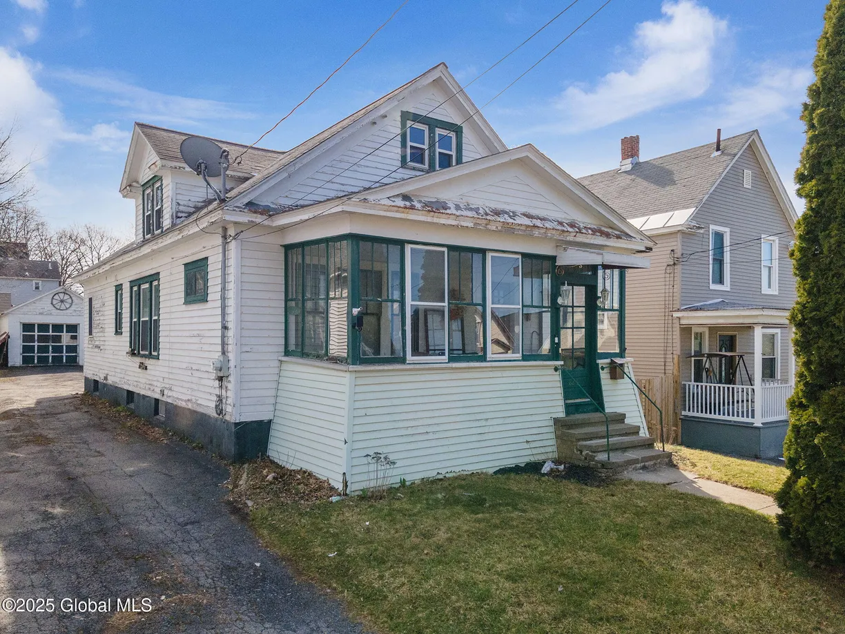 Hudson Valley Real Estate | View 826 Raymond Street | 2 Beds, 1 Bath