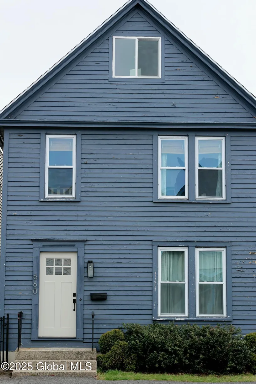 Hudson Valley Real Estate | View 660 5th Avenue | 2 Beds, 1 Bath