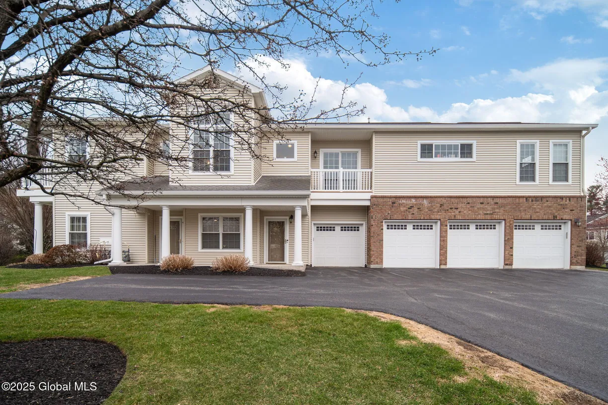 Hudson Valley Real Estate | View 805 Vly Pointe Drive | 2 Beds, 2 Baths