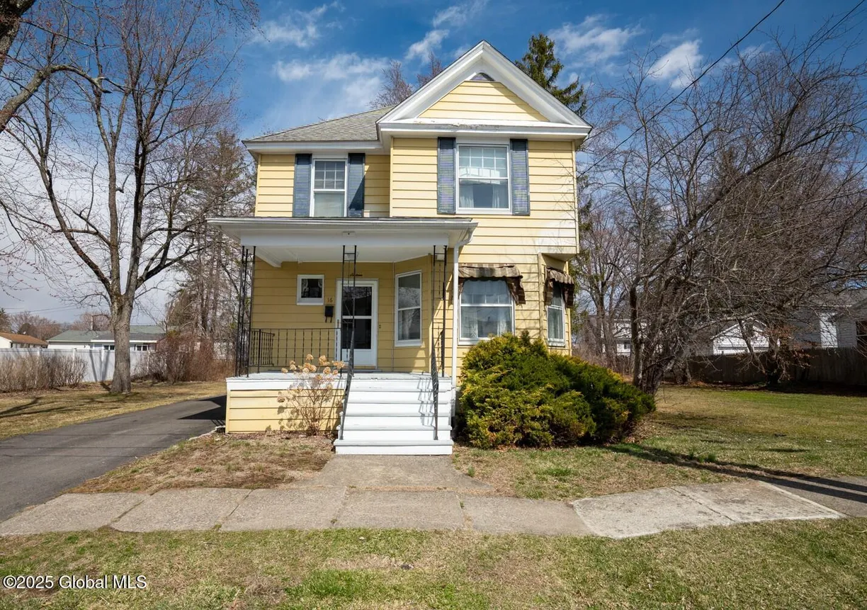 Hudson Valley Real Estate | View 16 Oakwood Boulevard | 4 Beds, 1 Bath