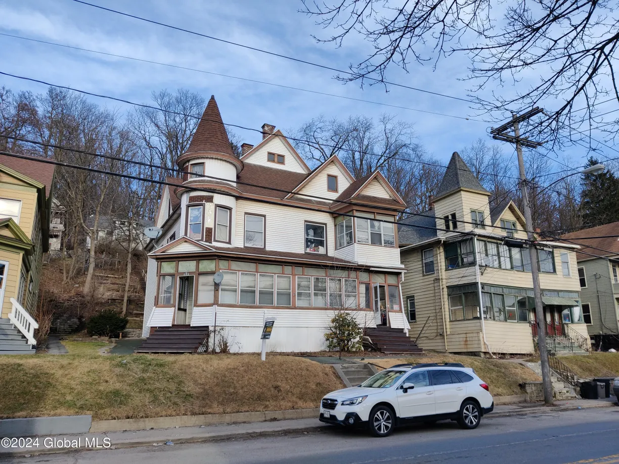 Hudson Valley Real Estate | View 306 E Main Street | 6 Beds, 2 Baths