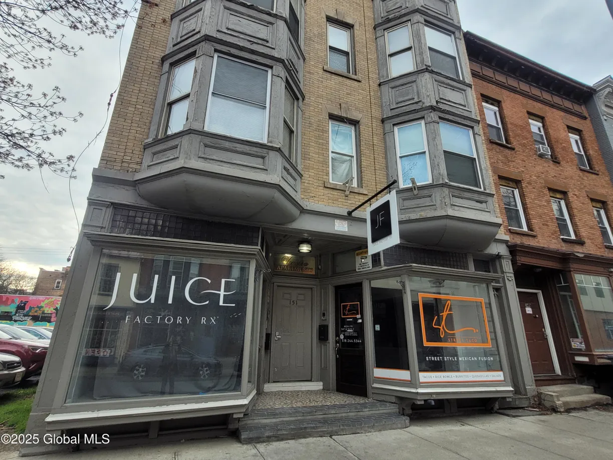 Hudson Valley Real Estate | View 151 4th Street, 2B | 3 Beds, 1 Bath