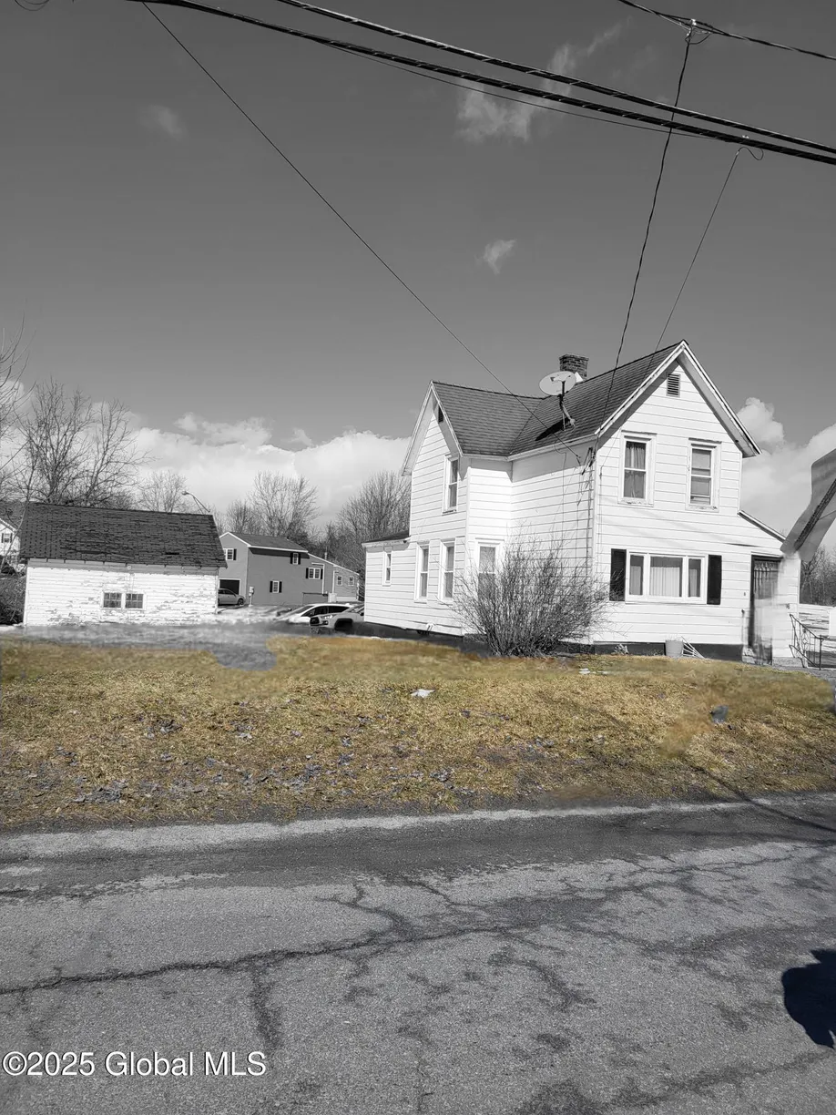 Hudson Valley Real Estate | View 8 Broadway | 3 Beds, 1 Bath