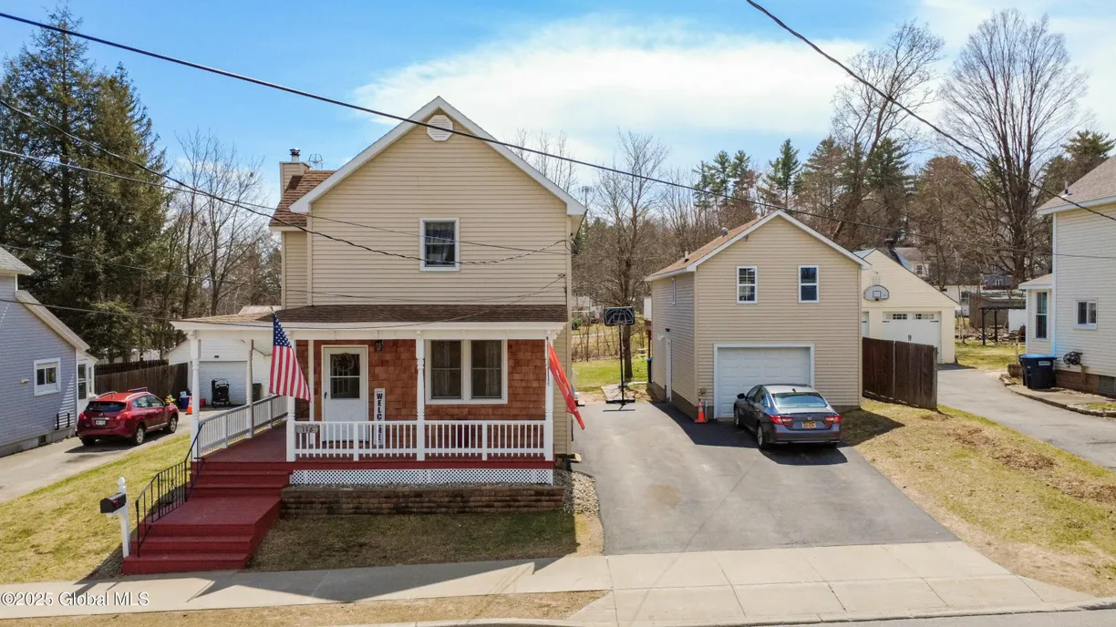Hudson Valley Real Estate | View 116 Walnut Street | 3 Beds, 2 Baths