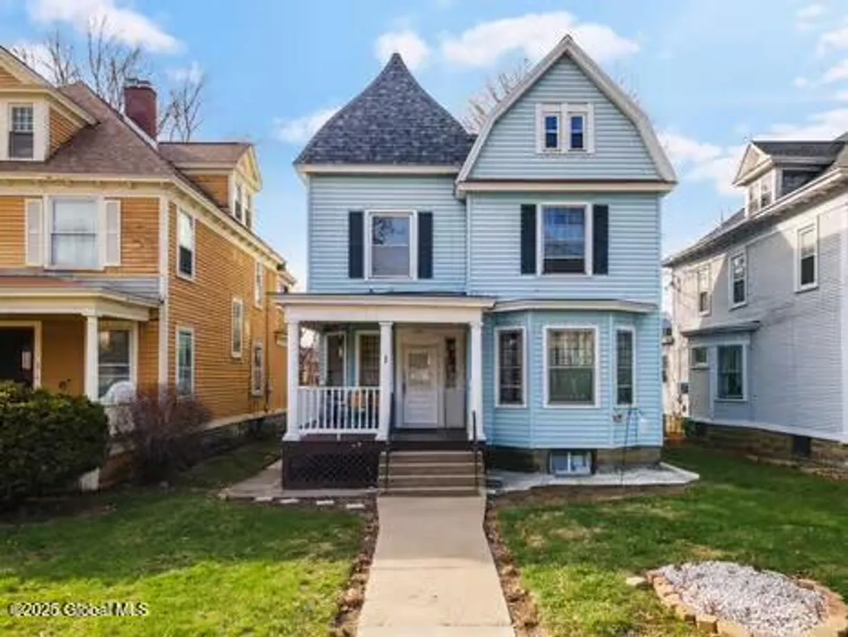 Hudson Valley Real Estate | View 1039 Parkwood Boulevard | 4 Beds, 2 Baths