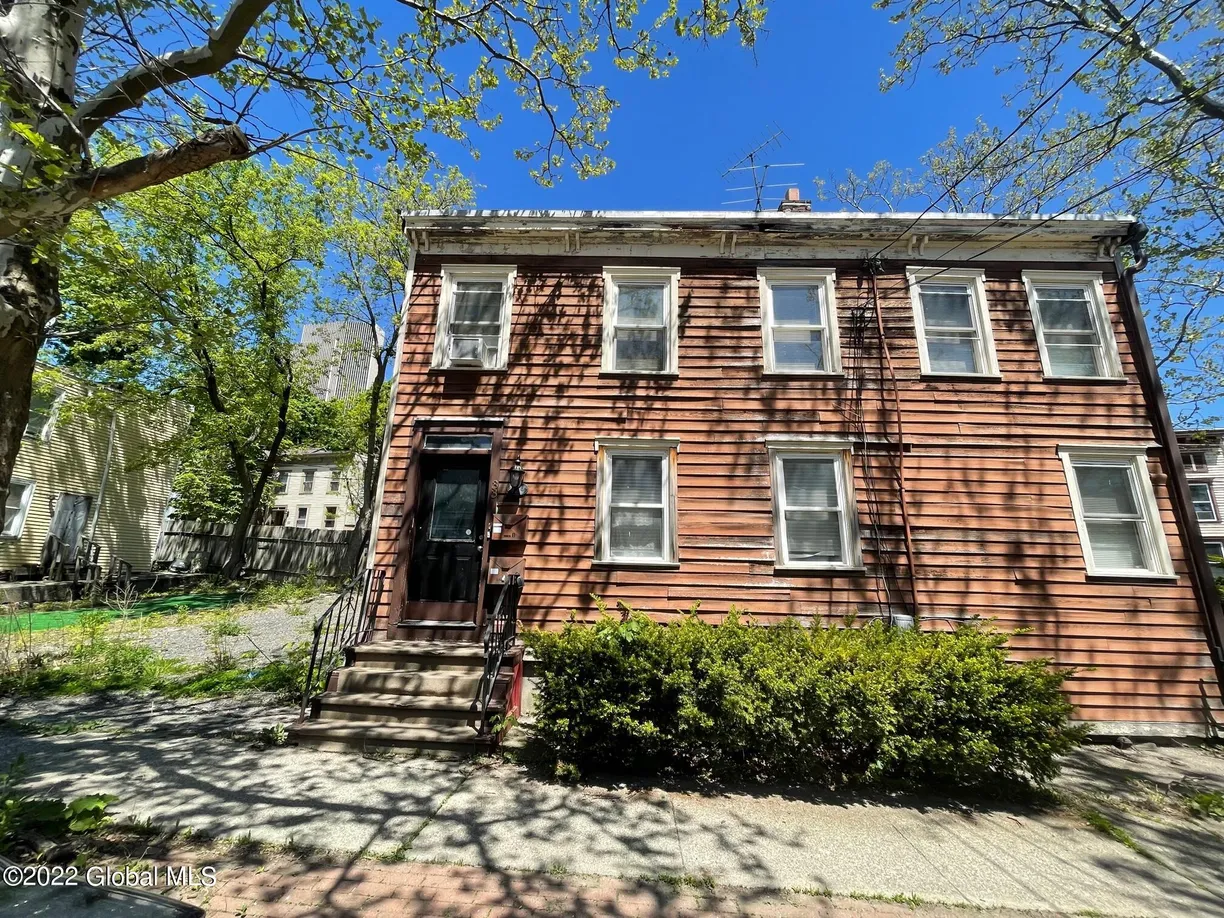 Hudson Valley Real Estate | View 33 Myrtle Avenue | 4 Beds, 2 Baths