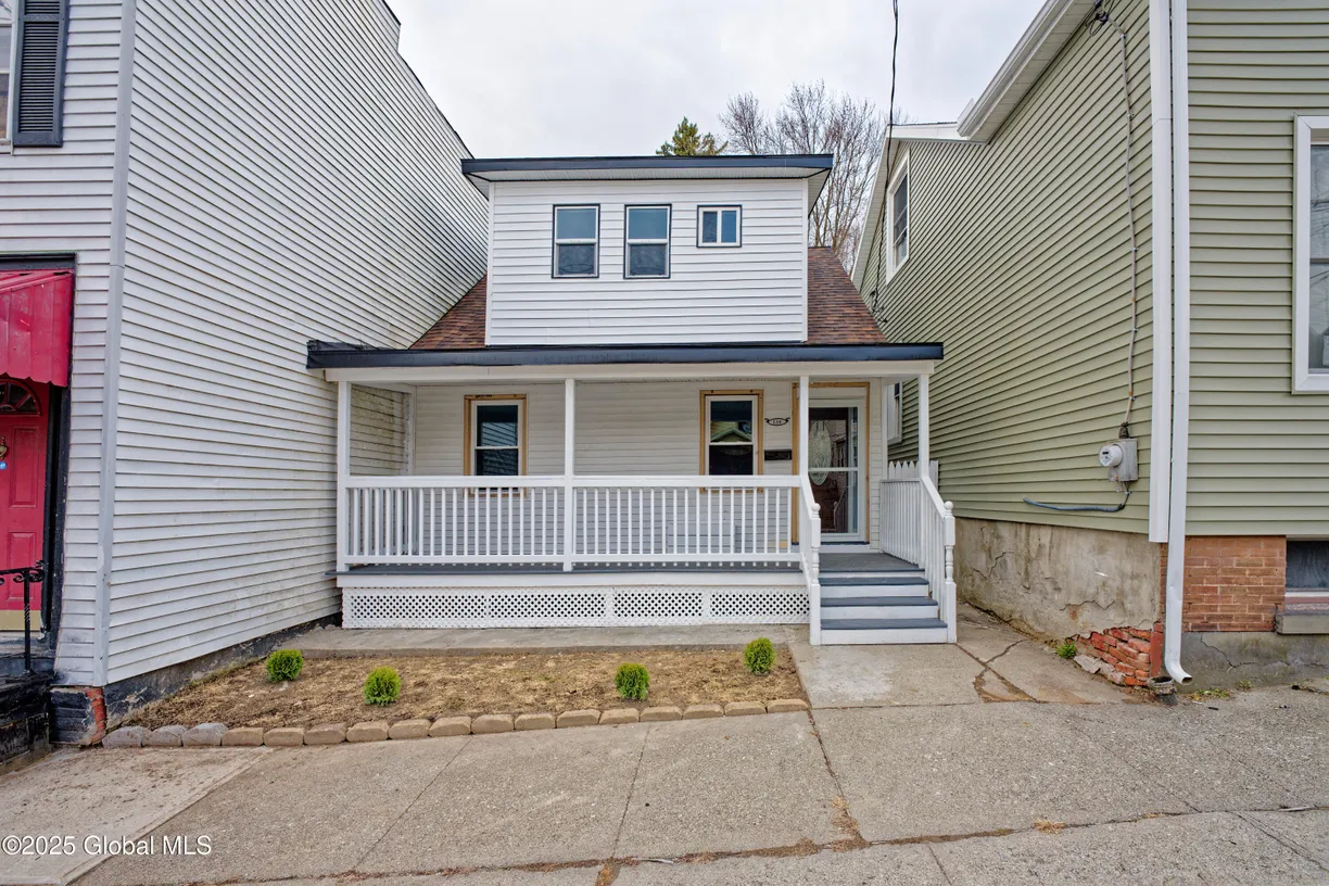 Hudson Valley Real Estate | View 134 2nd Avenue | 3 Beds, 1 Bath