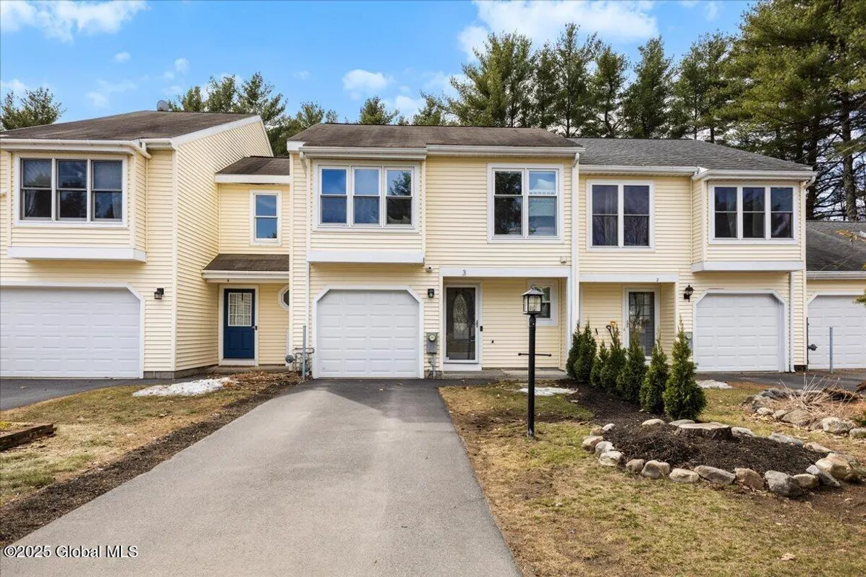 Hudson Valley Real Estate | View 3 North Court | 2 Beds, 1 Bath
