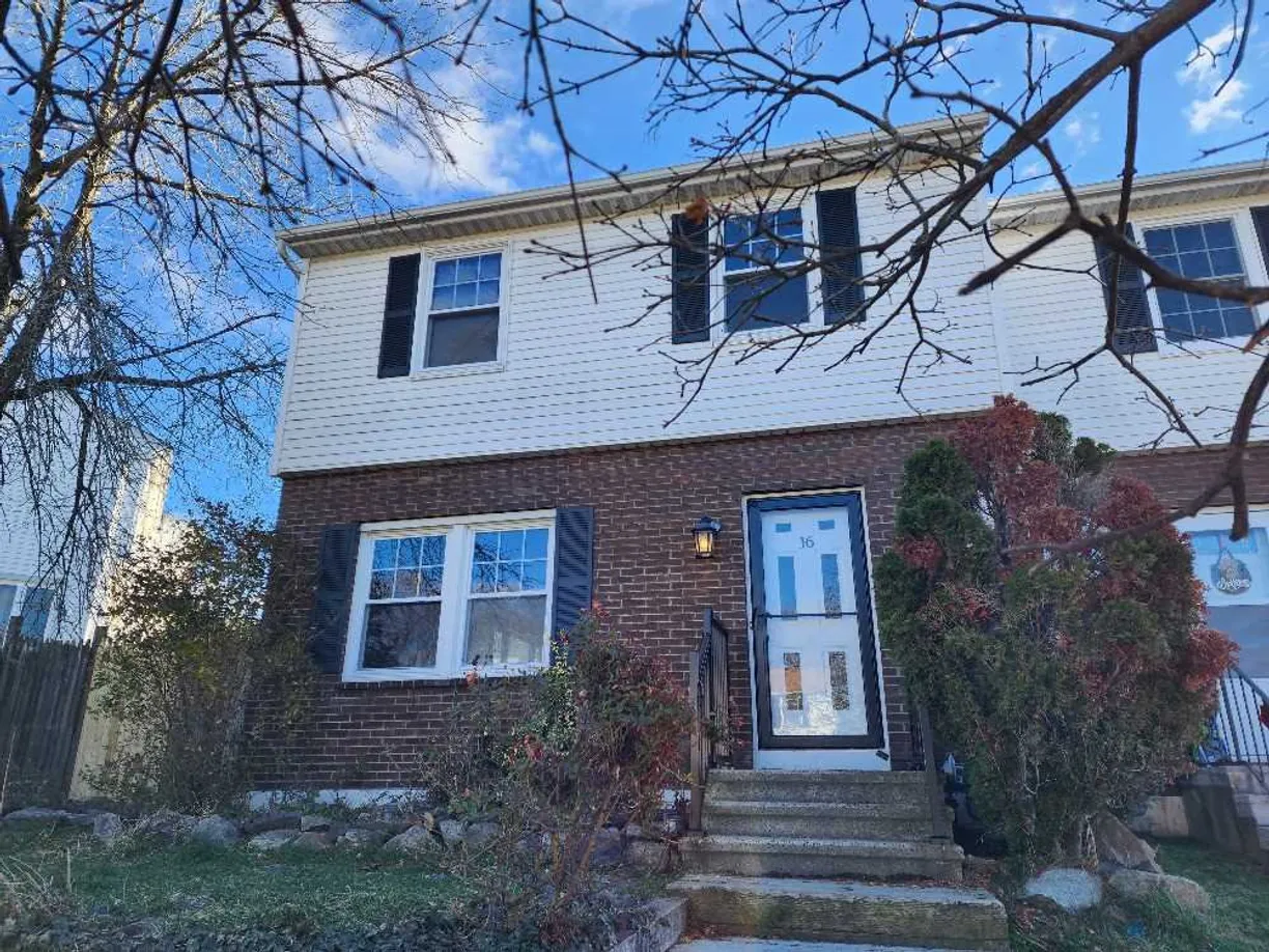 Rockland/Orange/NJ Real Estate | View 16 Harborhill Ct | 3 Beds, 1 Bath