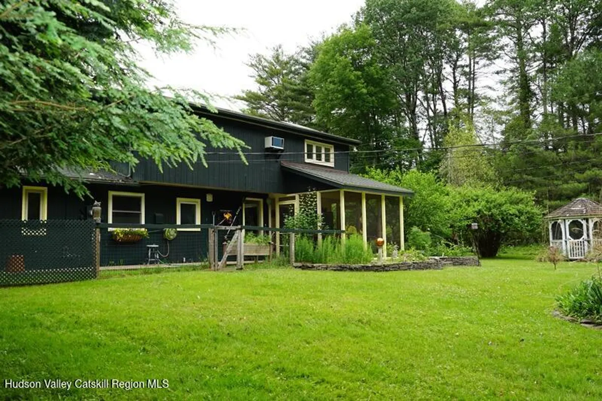 Hudson Valley Real Estate | View 33 Cottonwood Lane | 3 Beds, 2 Baths