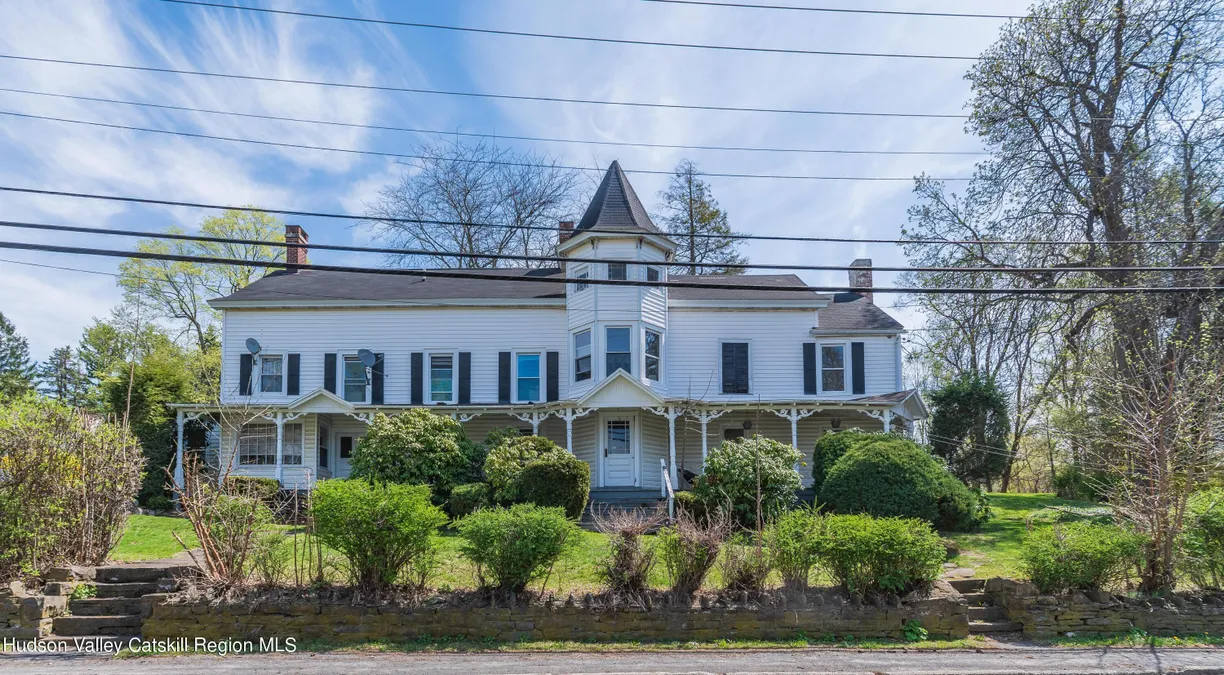 Hudson Valley Real Estate | View 42 Maple Avenue, 3 | 2 Beds, 1 Bath