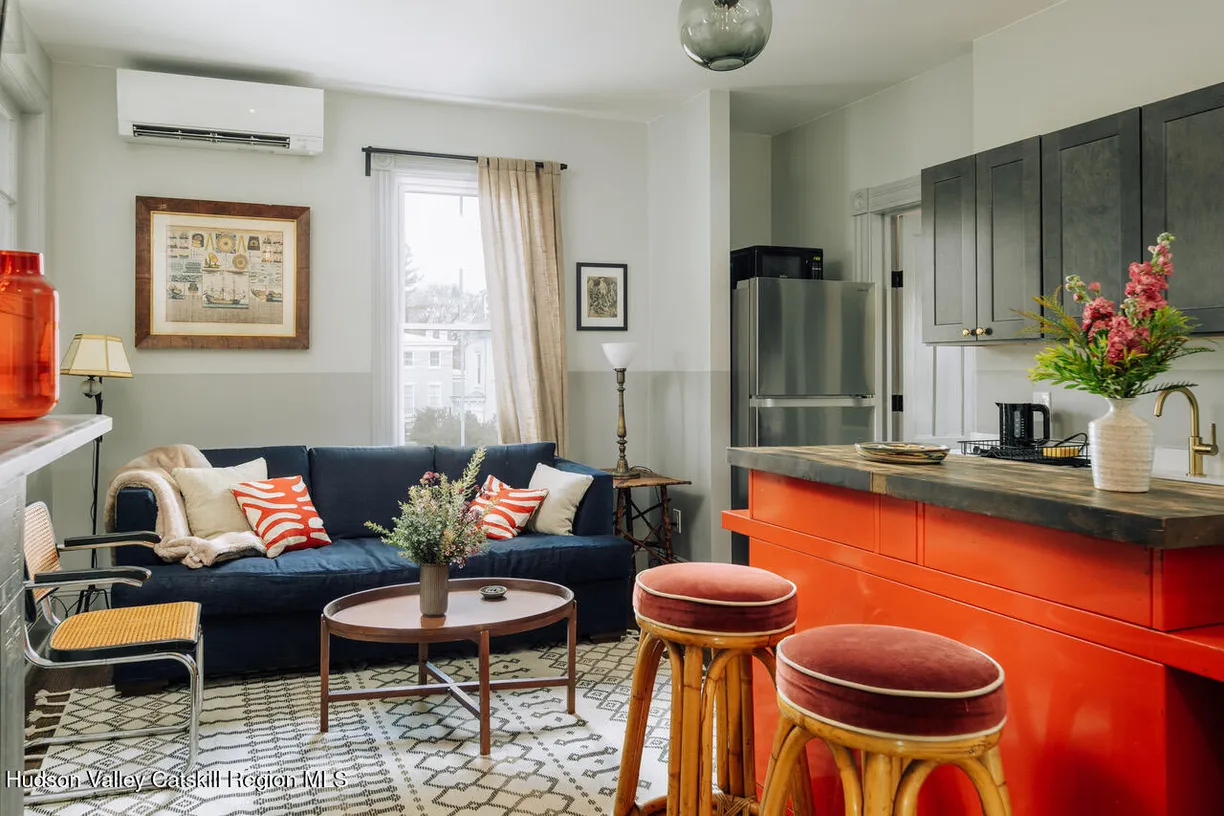 Hudson Valley Real Estate | View 194 Wall Street, 3 | 1 Bed, 1 Bath