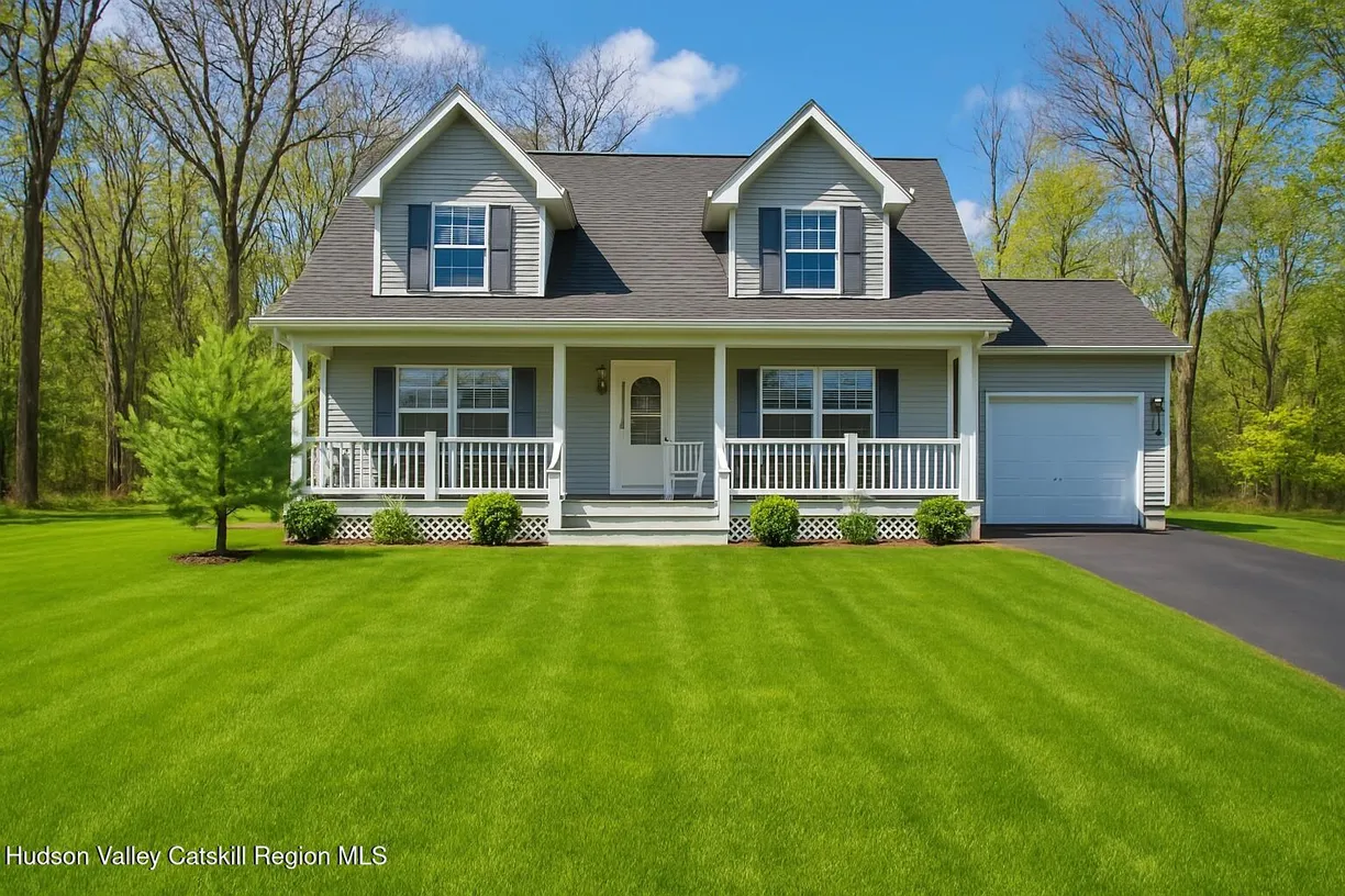 Hudson Valley Real Estate | View 882 Sleepy Hollow Road | 3 Beds, 2 Baths