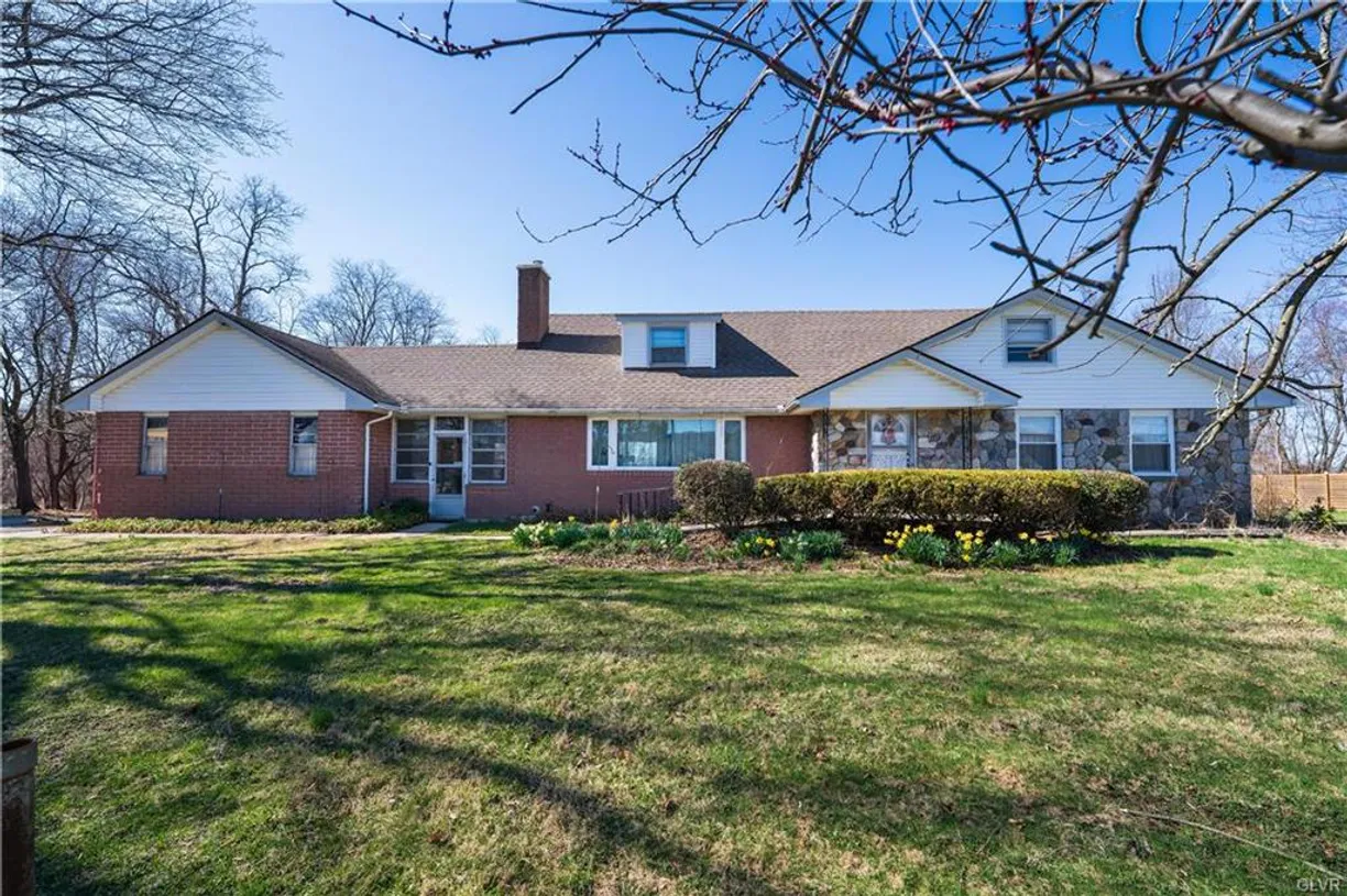 Central NJ/Bucks County, PA Real Estate | View 119 Ridge | 4 Beds, 2 Baths