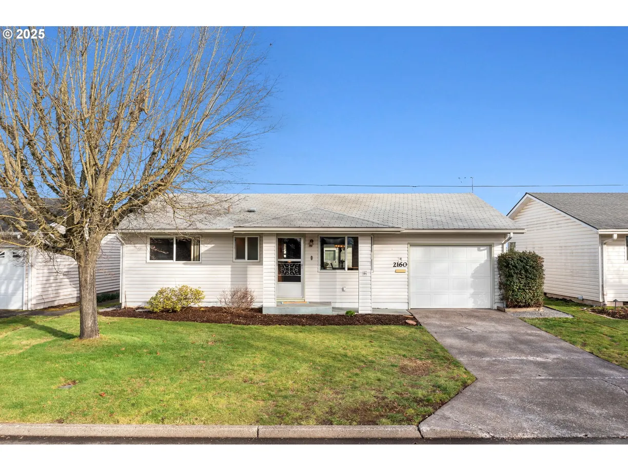 Portland, OR Real Estate | View 2160 UMPQUA | 2 Beds, 1 Bath