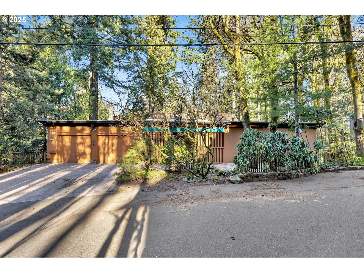 Portland, OR Real Estate | View 2546 SW SHERWOOD | 2 Beds, 2 Baths