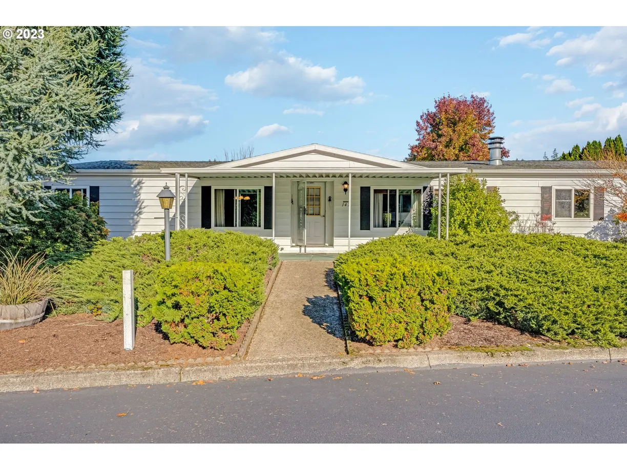 Portland, OR Real Estate | View 100 SW 195th Ave, 142 | 3 Beds, 2 Baths