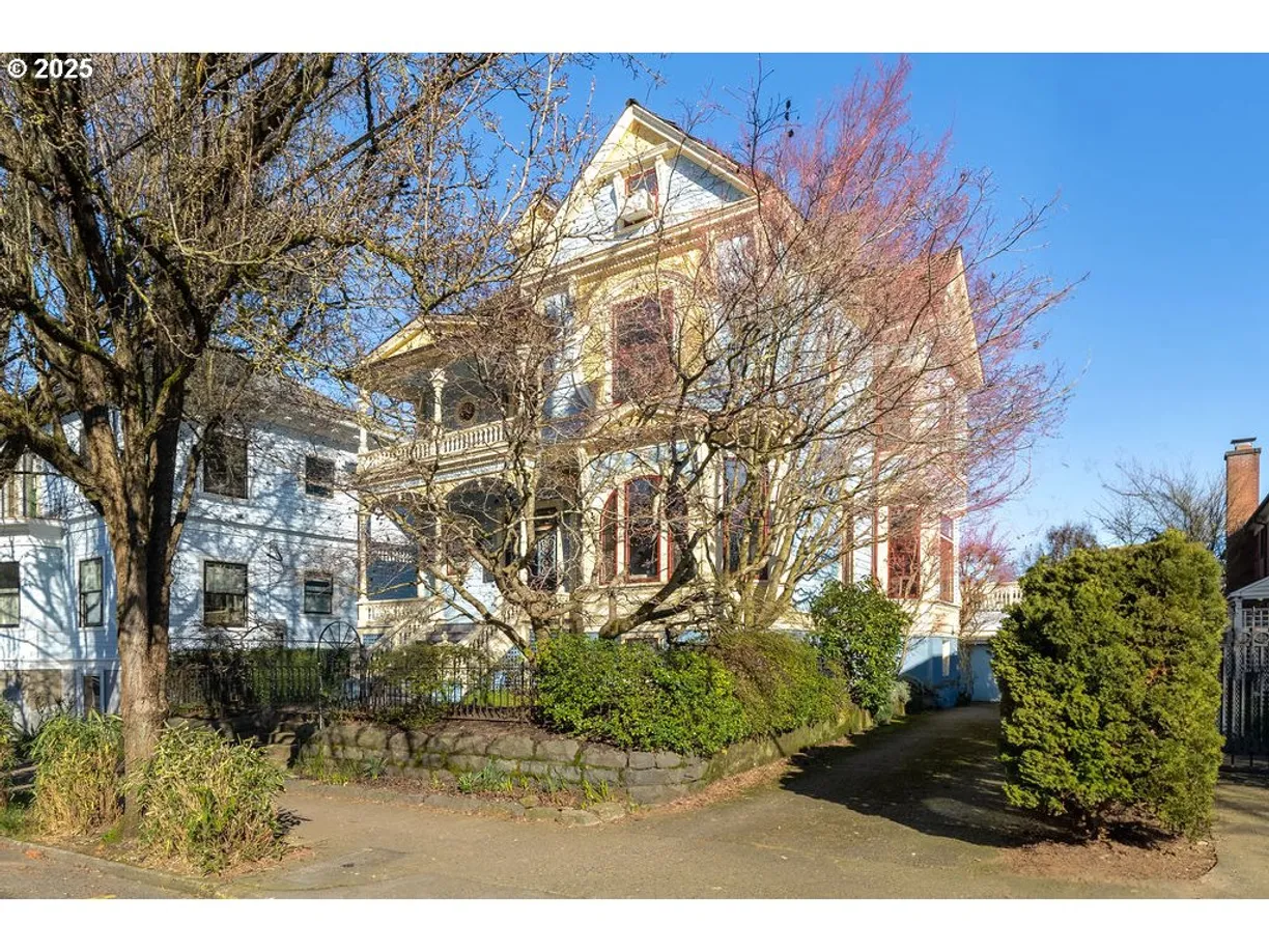 Portland, OR Real Estate | View 726 NW 22ND | 7 Beds, 5 Baths
