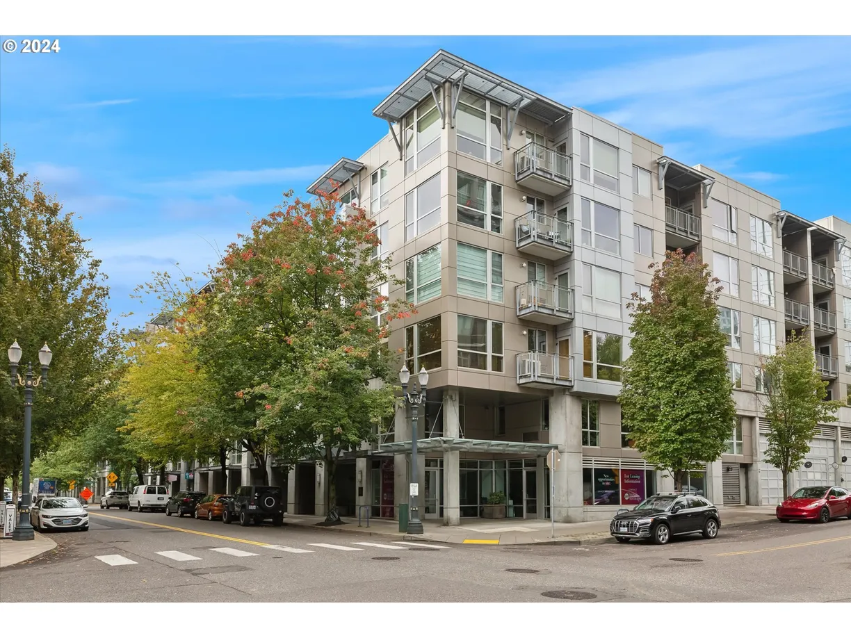 Portland, OR Real Estate | View 1125 NW 9TH, 421 | 2 Beds, 2 Baths