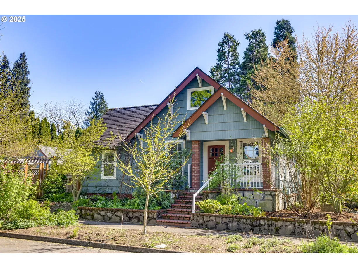 Portland, OR Real Estate | View 6684 N BANK | 4 Beds, 1 Bath