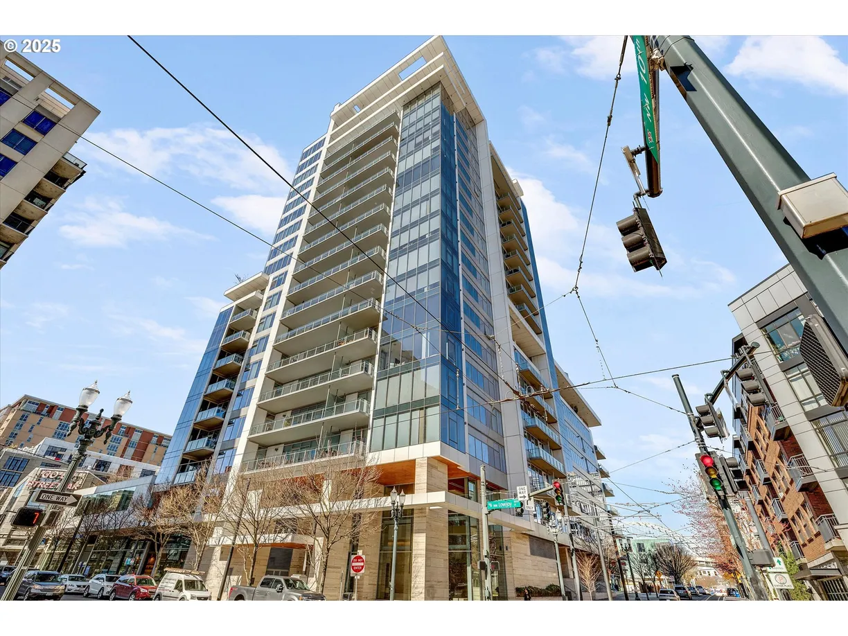 Portland, OR Real Estate | View 1001 NW LOVEJOY, 502 | 2 Beds, 1 Bath
