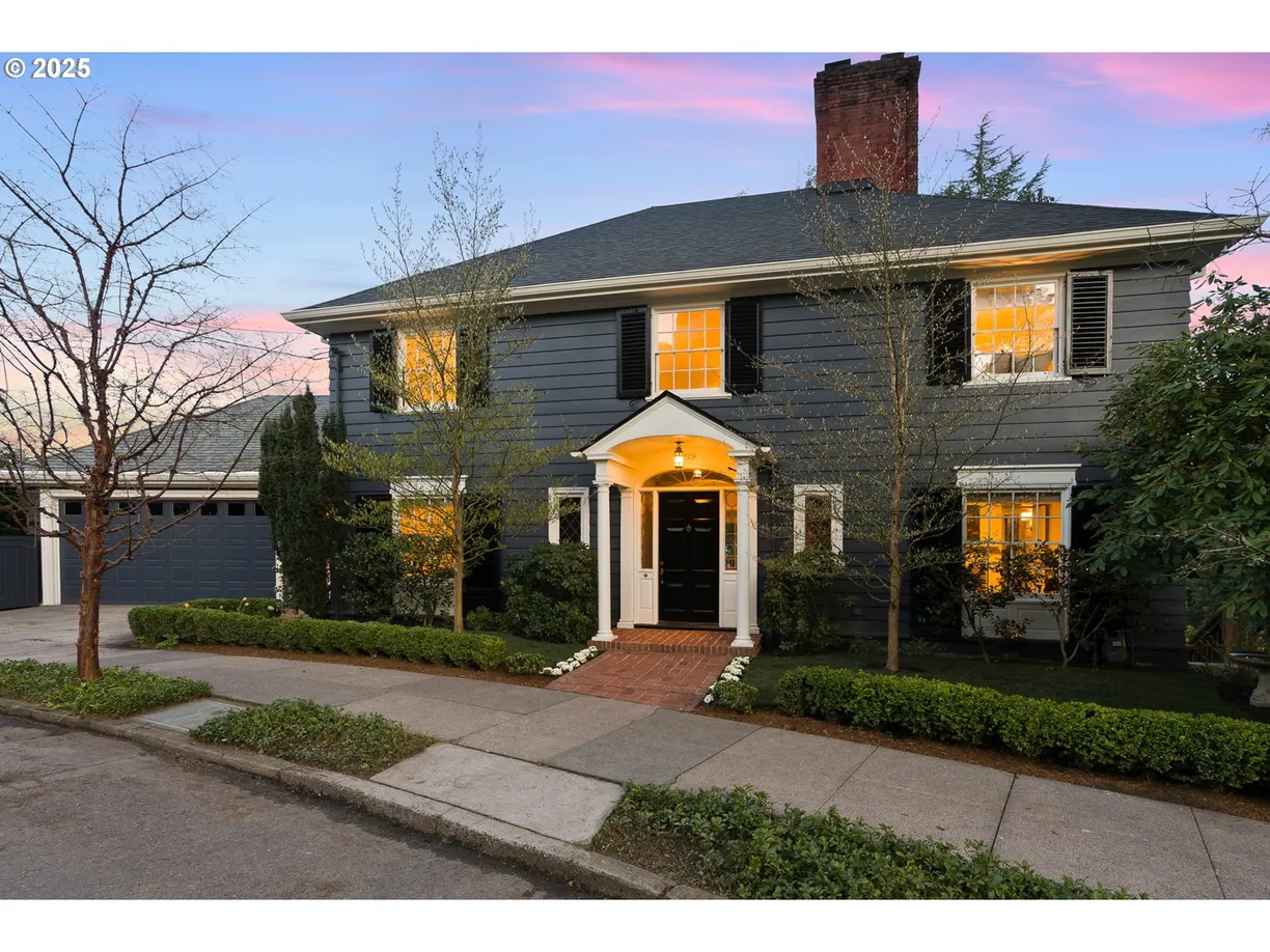 Portland, OR Real Estate | View 2925 SW FAIRVIEW | 4 Beds, 3 Baths