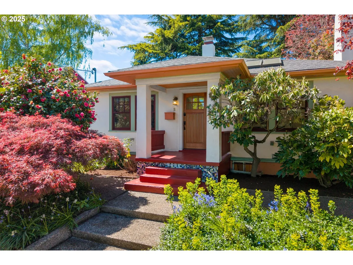 Portland, OR Real Estate | View 5903 SE 20TH | 2 Beds, 2 Baths