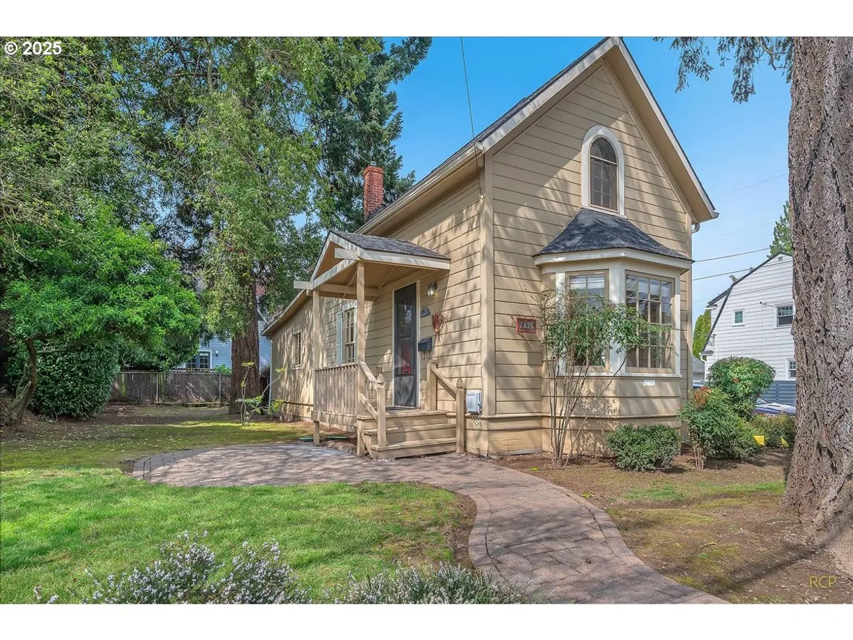 Portland, OR Real Estate | View 2425 NE 32ND | 1 Bed, 1 Bath