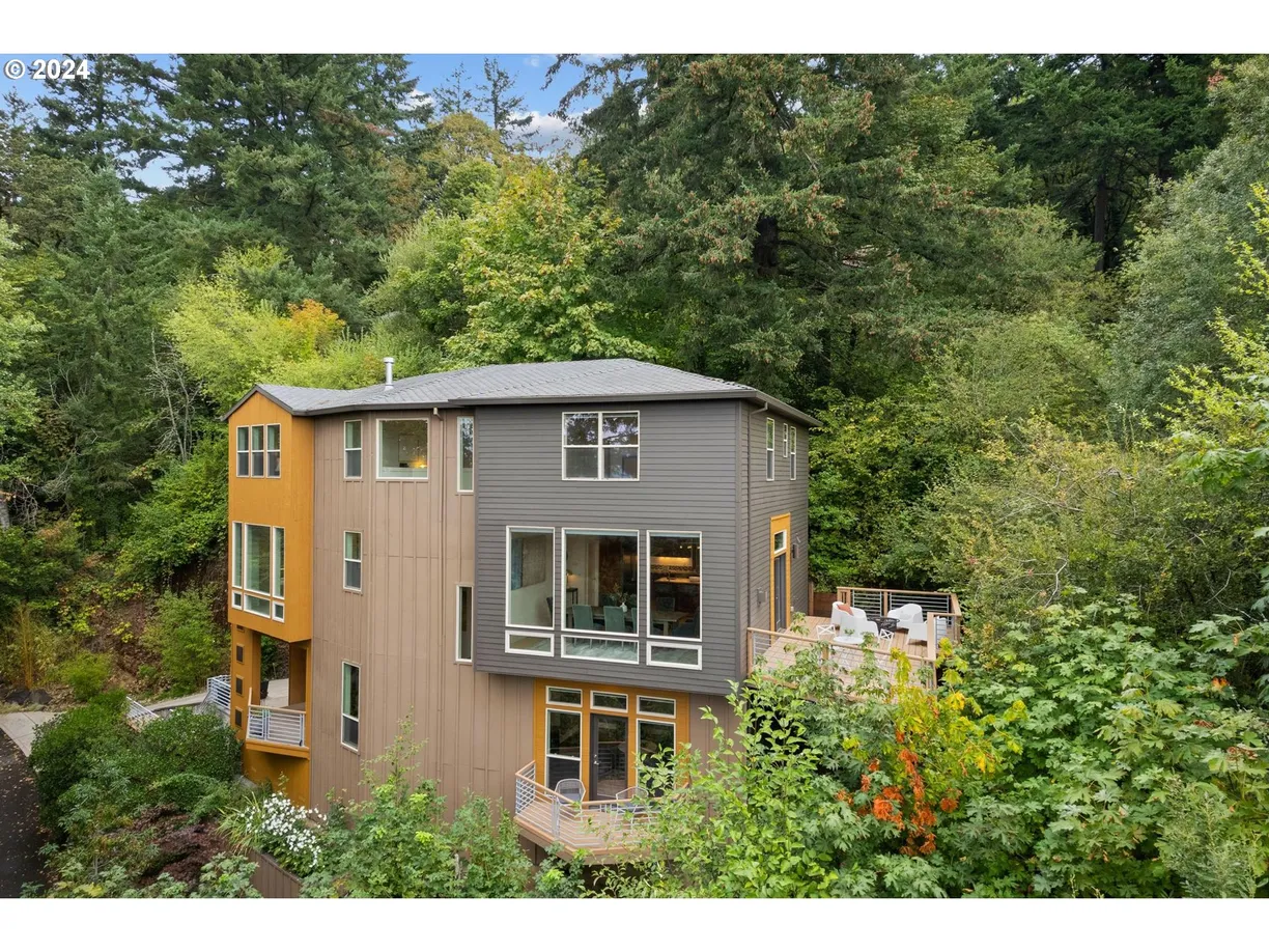 Portland, OR Real Estate | View 4632 SW 18TH | 4 Beds, 3 Baths