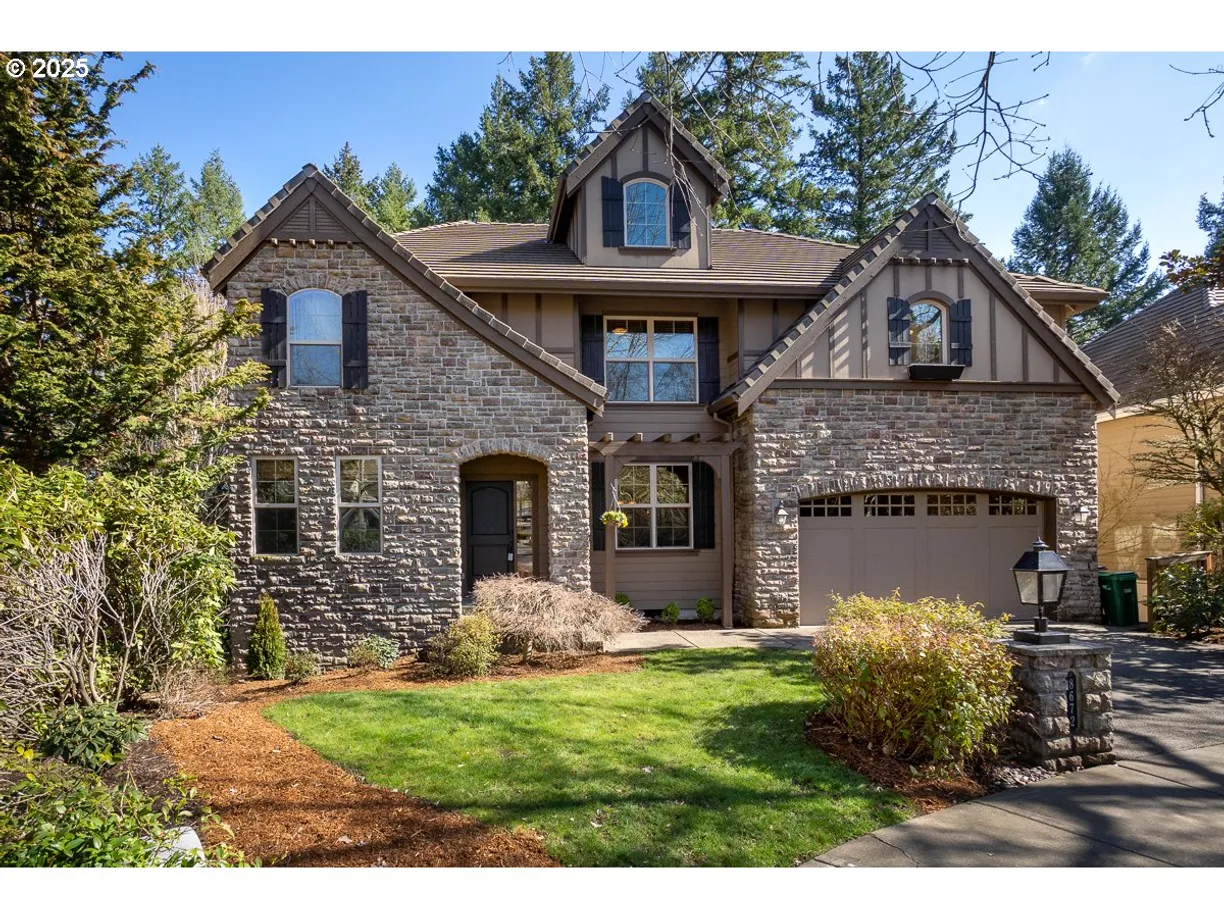 Portland, OR Real Estate | View 8672 SW MARSEILLES | 5 Beds, 3 Baths