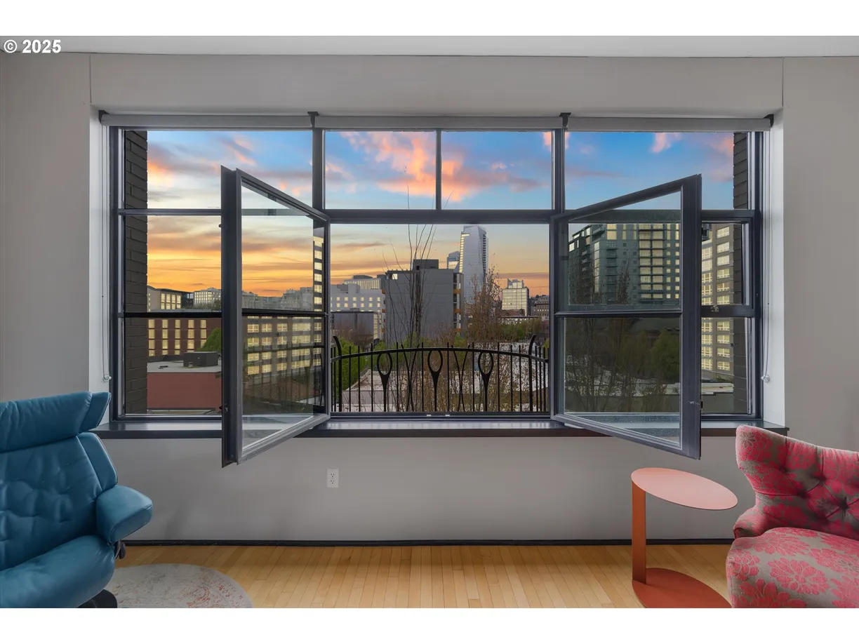 Portland, OR Real Estate | View 333 NW 9TH, 606 | Listing