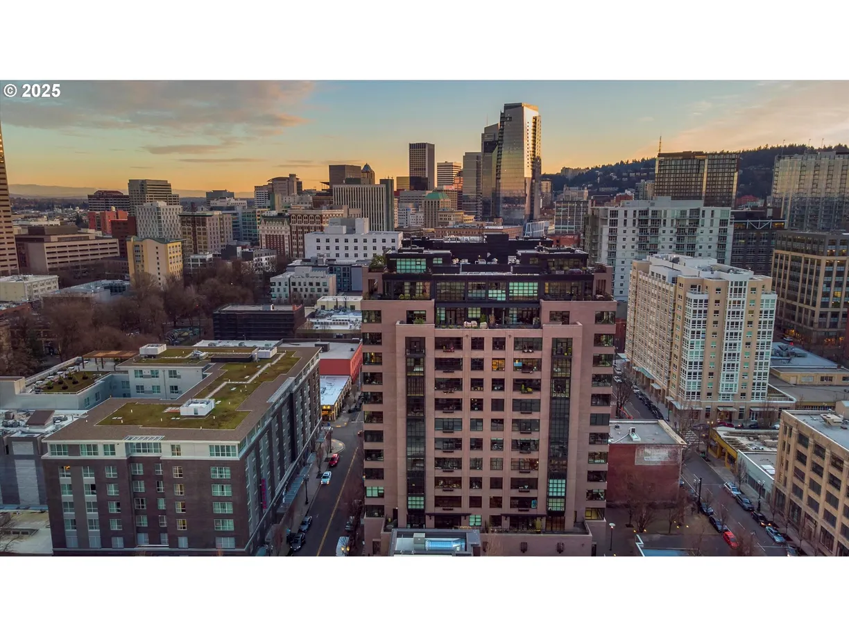 Portland, OR Real Estate | View 333 NW 9TH, 606 | 1 Bed, 1 Bath