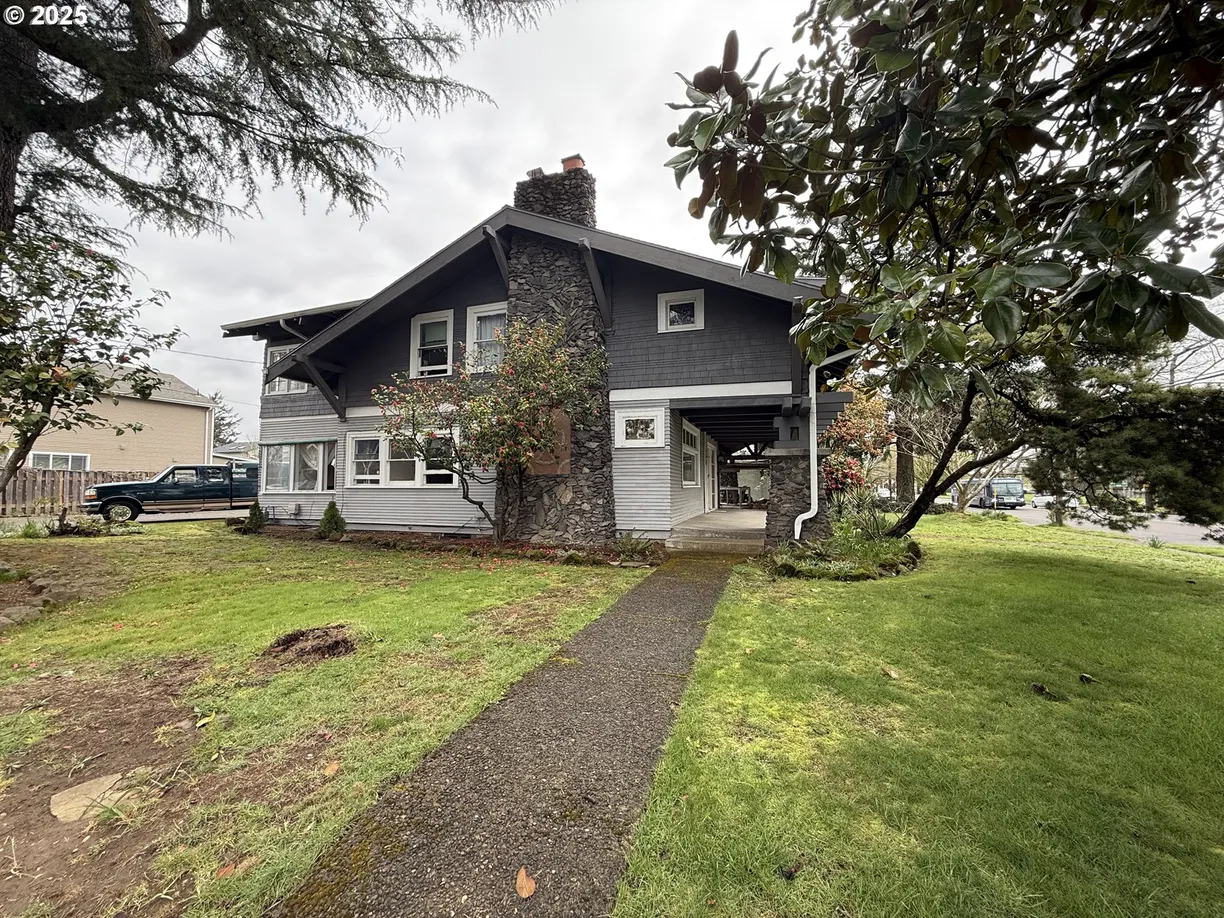 Portland, OR Real Estate | View 8809 SE HOLGATE | 3 Beds, 1 Bath