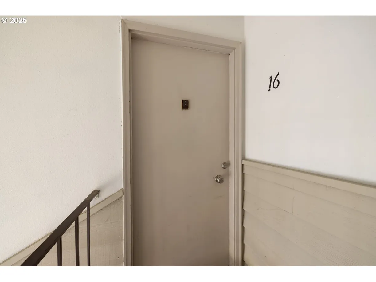 Portland, OR Real Estate | View 200 SW FLORENCE, H16 | Listing