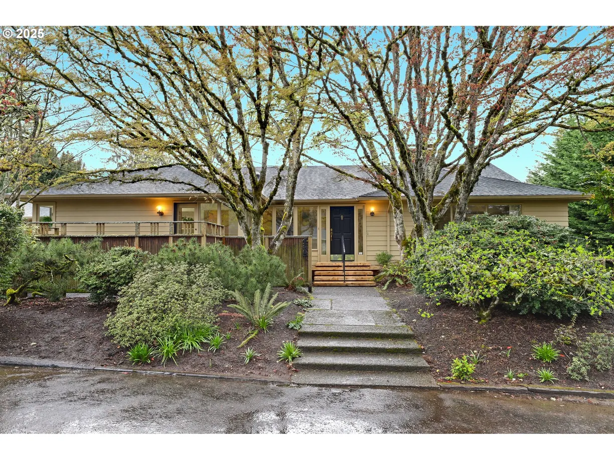 Portland, OR Real Estate | View 4275 SW CRESTWOOD | 3 Beds, 2 Baths